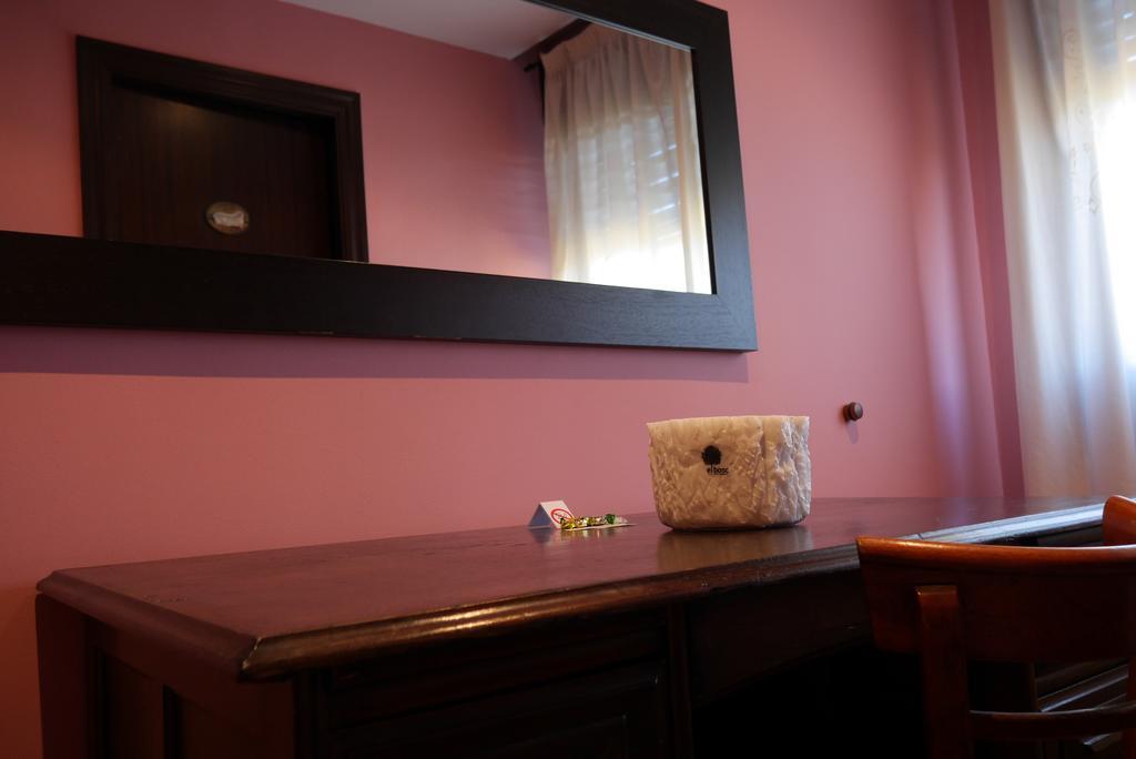 Banyeres del Penedes Hotel Restaurant El Bosc מראה חיצוני תמונה