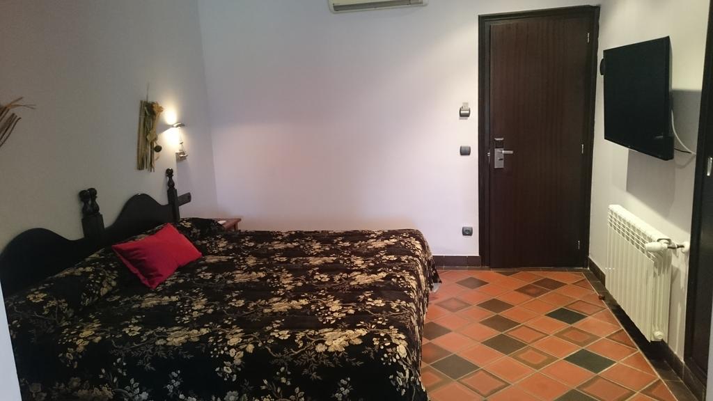 Banyeres del Penedes Hotel Restaurant El Bosc מראה חיצוני תמונה
